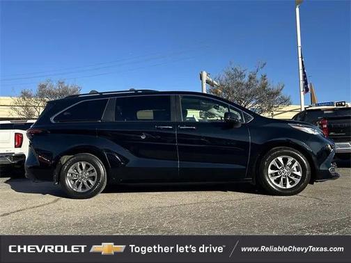 2023 Toyota Sienna XLE