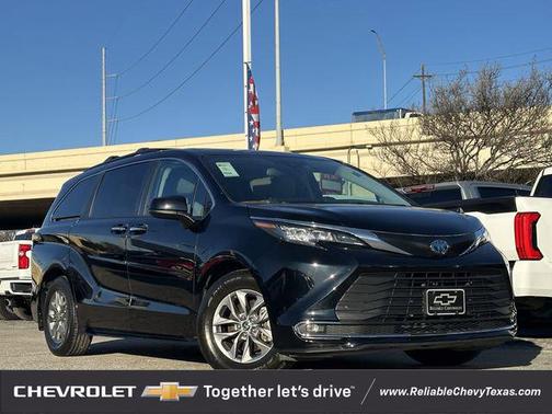 2023 Toyota Sienna XLE