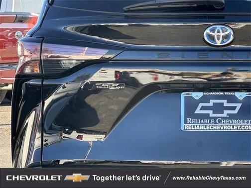 2023 Toyota Sienna XLE