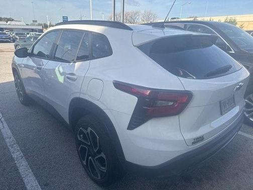 Summit White 2024 Chevrolet Trax FWD 2RS