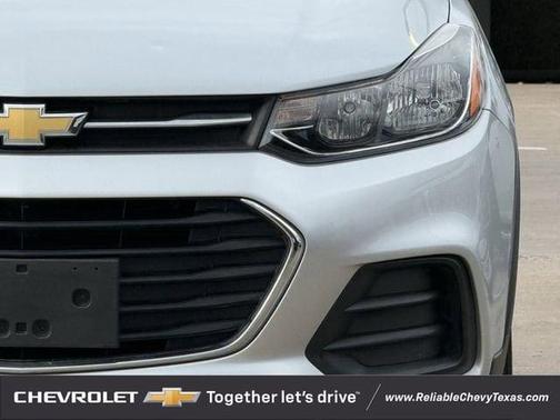 Silver Ice Metallic 2020 Chevrolet Trax LS
