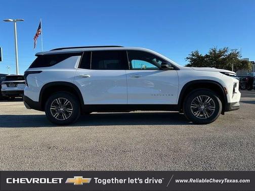 Polar White Tricoat 2026 Chevrolet Traverse LT