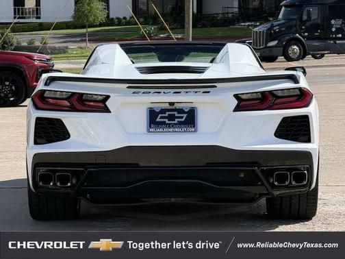 Arctic White 2025 Chevrolet Corvette Stingray w/2LT
