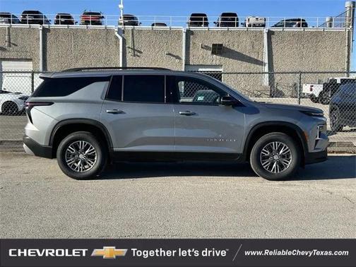 2025 Chevrolet Traverse LT