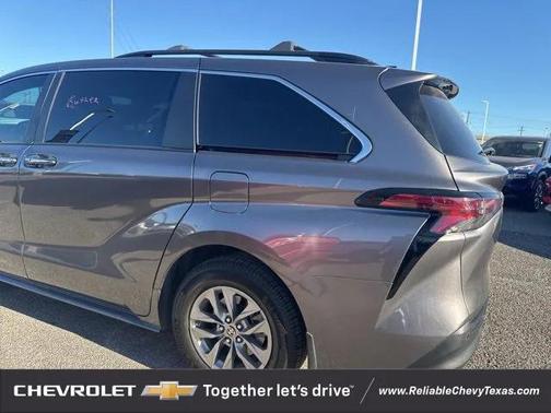 2021 Toyota Sienna XLE 8 Passenger