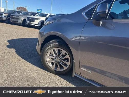 2021 Toyota Sienna XLE 8 Passenger