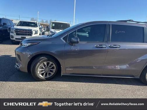 2021 Toyota Sienna XLE 8 Passenger