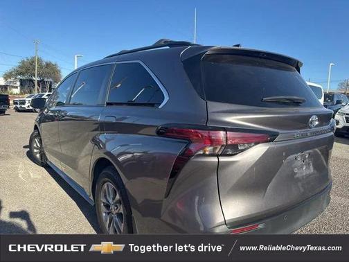 2021 Toyota Sienna XLE 8 Passenger