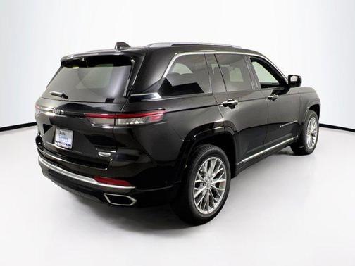 2022 Jeep Grand Cherokee Summit