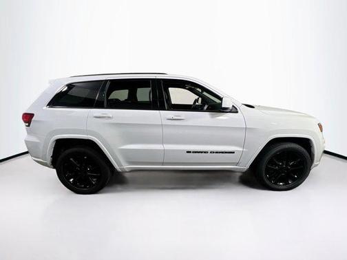 2022 Jeep Grand Cherokee Laredo