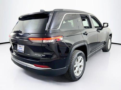 Diamond Black Crystal Pearlcoat 2023 Jeep Grand Cherokee Limited