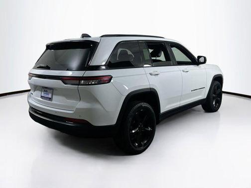2022 Jeep Grand Cherokee Altitude