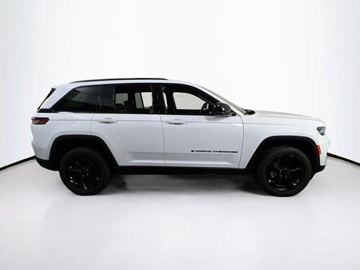 2022 Jeep Grand Cherokee Altitude