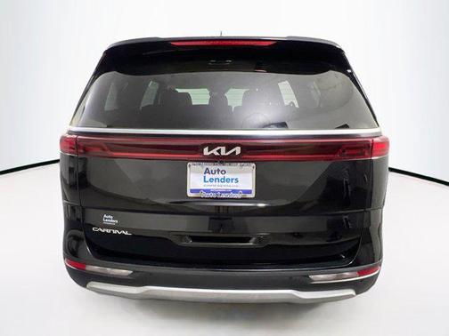 2023 Kia Carnival LX