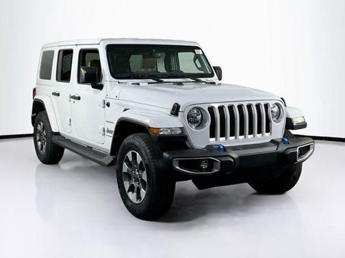 Bright White Clearcoat 2023 Jeep Wrangler 4-Door Sahara 4x4