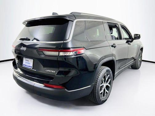 Diamond Black Crystal Pearlcoat 2023 Jeep Grand Cherokee L Limited