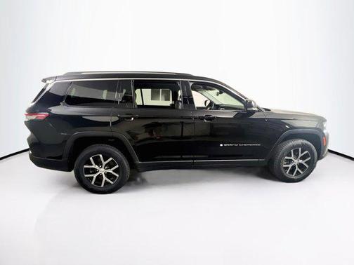 Diamond Black Crystal Pearlcoat 2023 Jeep Grand Cherokee L Limited