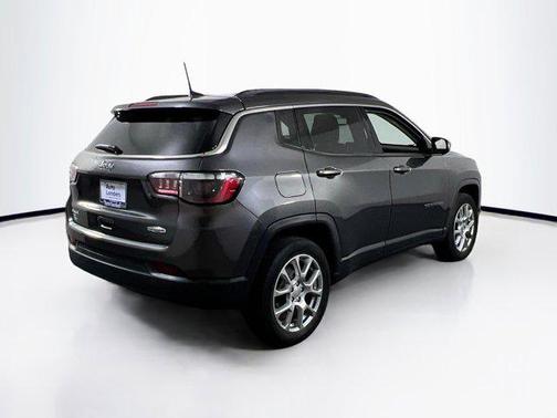 2022 Jeep Compass Latitude Lux