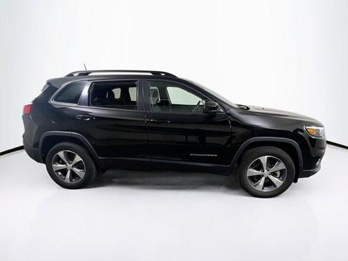 Diamond Black Crystal Pearlcoat 2022 Jeep Cherokee Limited