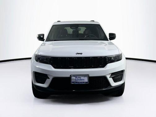 Bright White Clearcoat 2023 Jeep Grand Cherokee Altitude