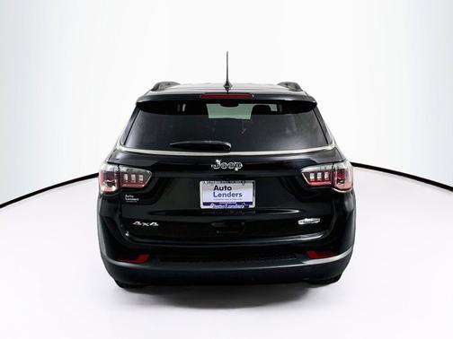 Diamond Black Crystal Pearlcoat 2022 Jeep Compass Latitude