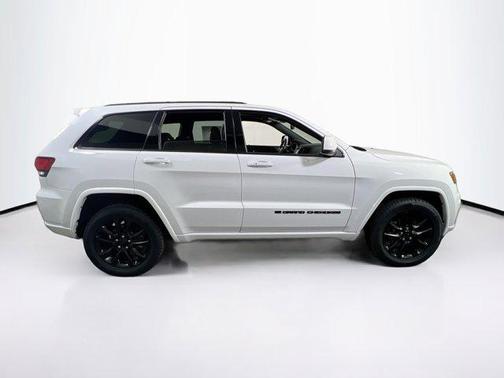 2022 Jeep Grand Cherokee Laredo