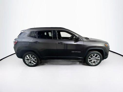2023 Jeep Compass Latitude Lux