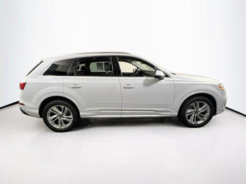 2022 Audi Q7 55 Premium Plus