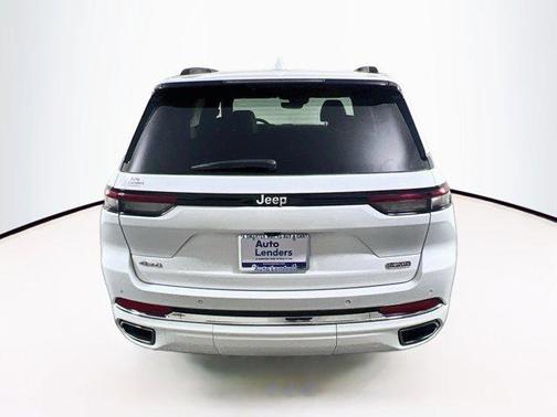 Bright White Clearcoat 2023 Jeep Grand Cherokee Overland