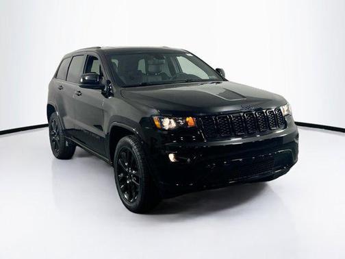2022 Jeep Grand Cherokee Laredo