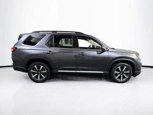 Modern Steel Metallic 2023 Honda Pilot Touring 8-Passenger