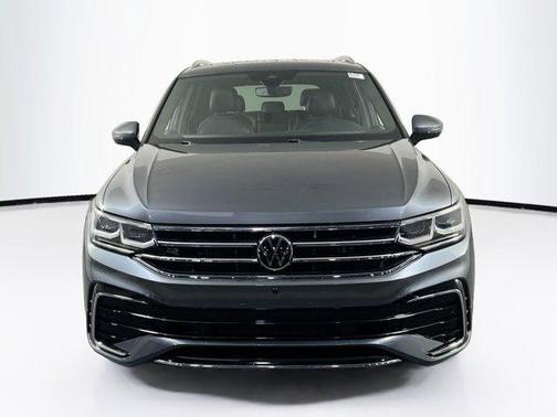 Platinum Gray Metallic 2022 Volkswagen Tiguan 2.0T SEL R-Line 4MOTION