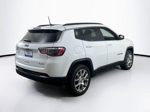 2022 Jeep Compass Latitude Lux