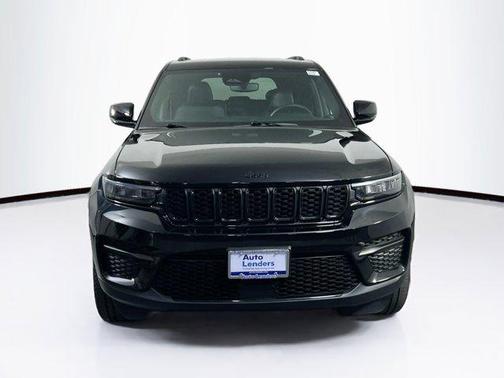 Diamond Black Crystal Pearlcoat 2023 Jeep Grand Cherokee Altitude