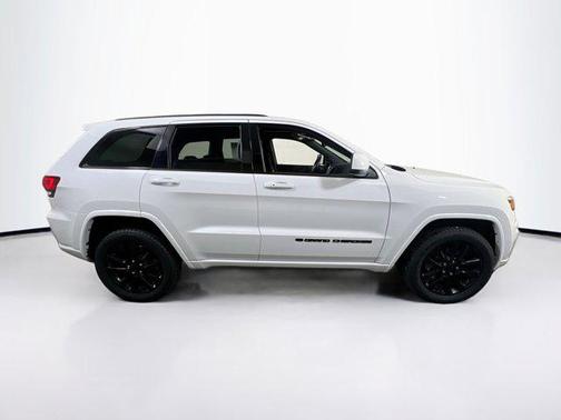2022 Jeep Grand Cherokee Laredo