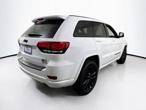 2022 Jeep Grand Cherokee Laredo