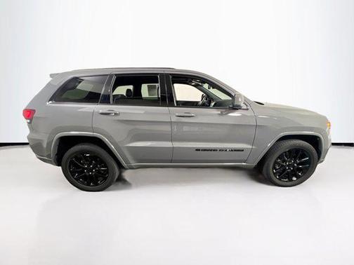 2022 Jeep Grand Cherokee Laredo
