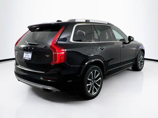 2017 Volvo XC90 T6 Momentum