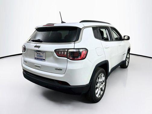 Bright White Clearcoat 2022 Jeep Compass Latitude Lux
