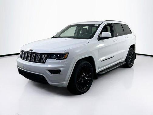 2022 Jeep Grand Cherokee Laredo