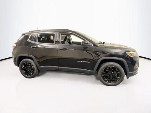 Diamond Black Crystal Pearlcoat 2022 Jeep Compass Limited