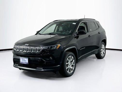 Diamond Black Crystal Pearlcoat 2022 Jeep Compass Latitude Lux