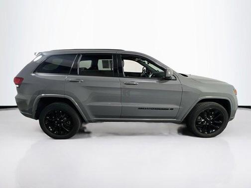 2022 Jeep Grand Cherokee Laredo