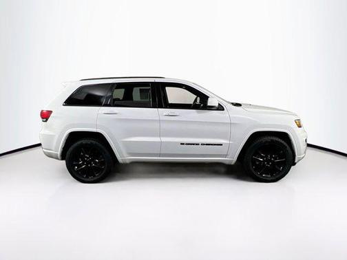 2022 Jeep Grand Cherokee Laredo