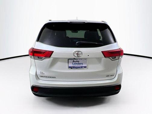 2017 Toyota Highlander SE