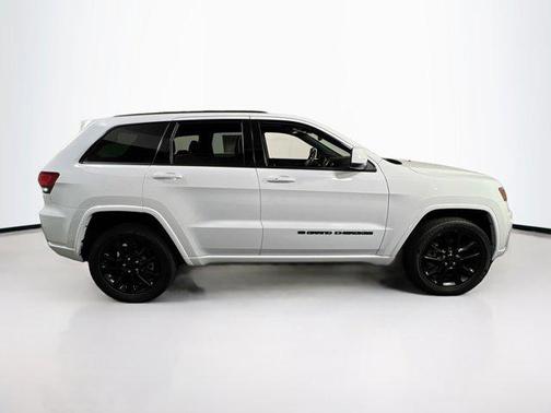 2022 Jeep Grand Cherokee Laredo