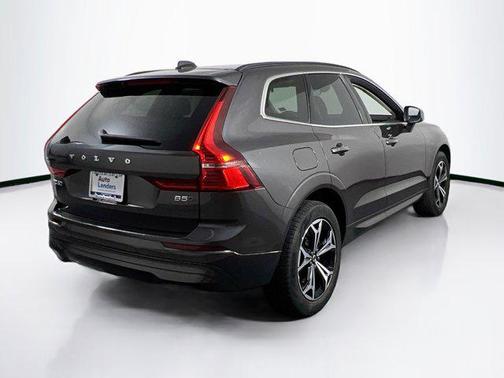 2022 Volvo XC60 B5 Momentum