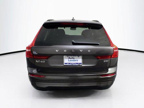2022 Volvo XC60 B5 Momentum