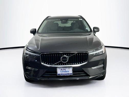 2022 Volvo XC60 B5 Momentum
