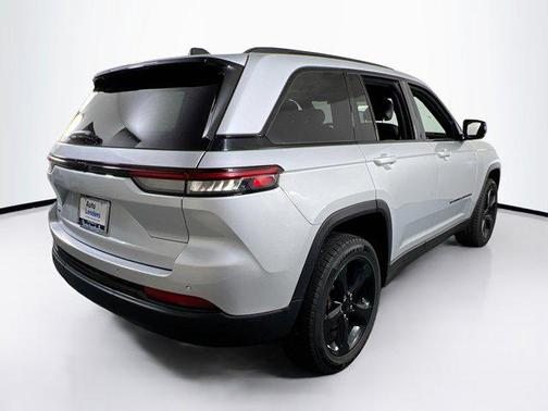2022 Jeep Grand Cherokee Altitude